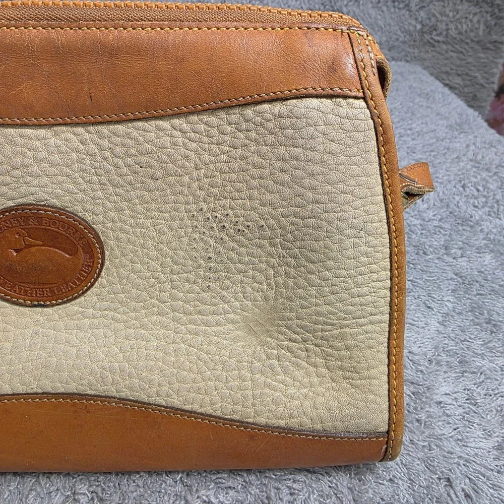 VTG Dooney & Bourke Cream Brown All Weather Leather‎ Shoulder Bag Duck Charm USA